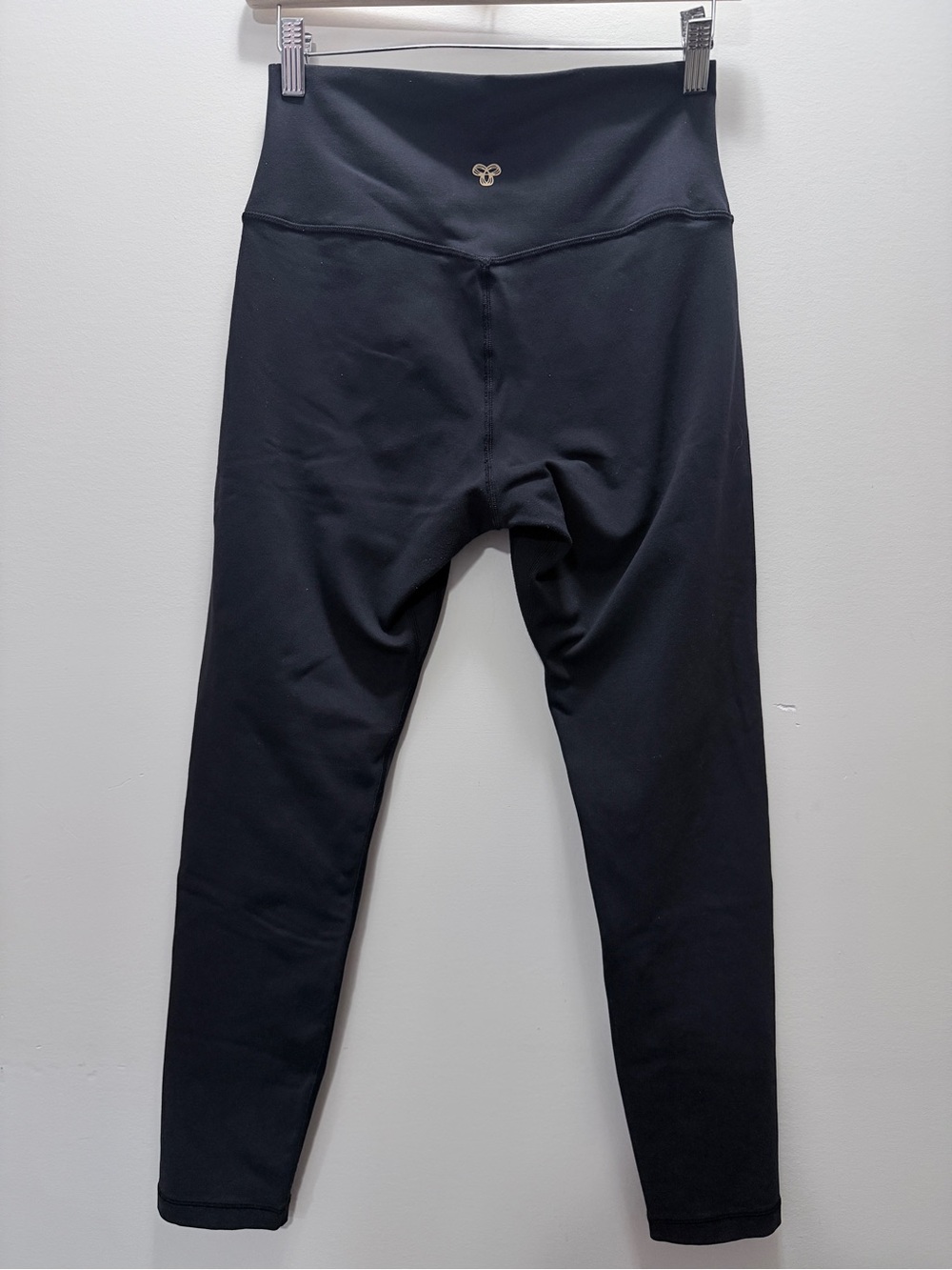 Aritzia TNA GOLDEN— Black High-Waist Leggings Waist 27 Strecth Like New